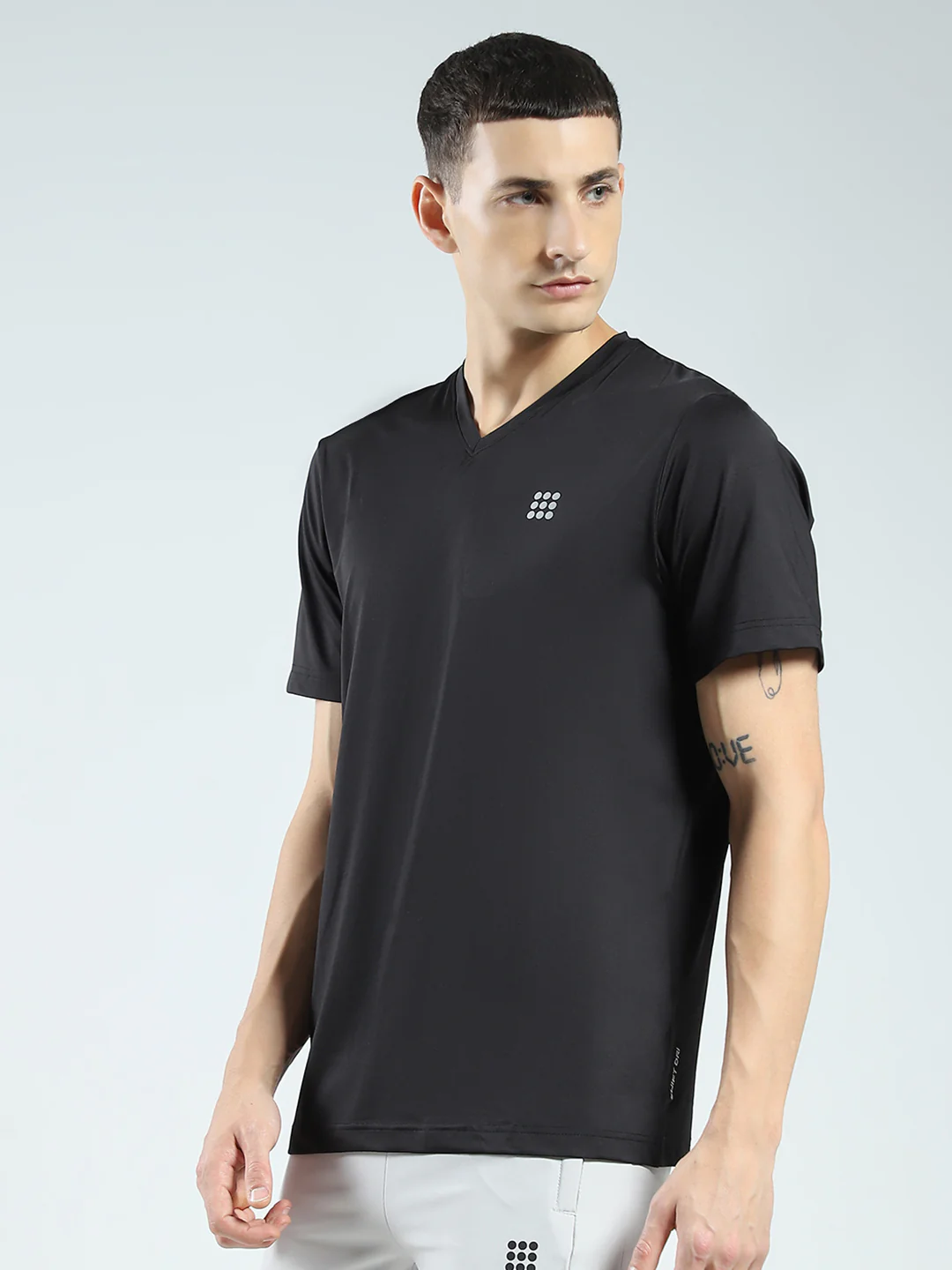Rock.it Men Black Solid V Neck Half Sleeve T-Shirt - Image 3