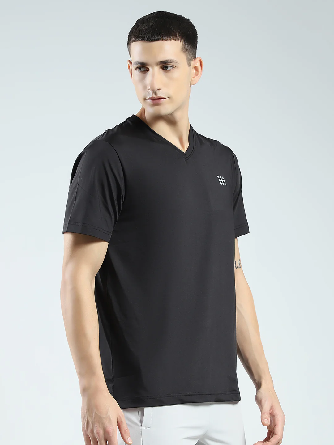 Rock.it Men Black Solid V Neck Half Sleeve T-Shirt - Image 4