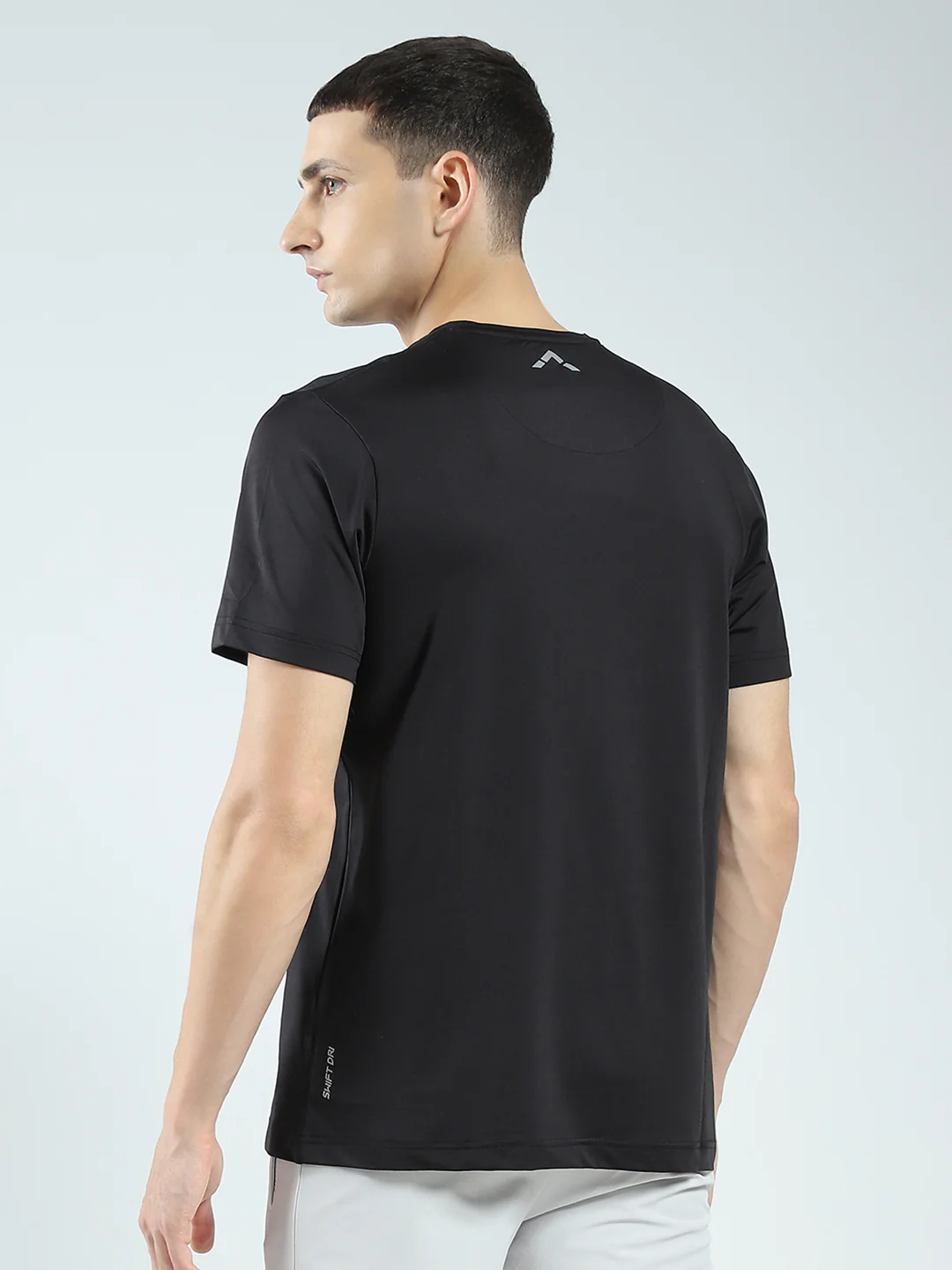 Rock.it Men Black Solid V Neck Half Sleeve T-Shirt - Image 5