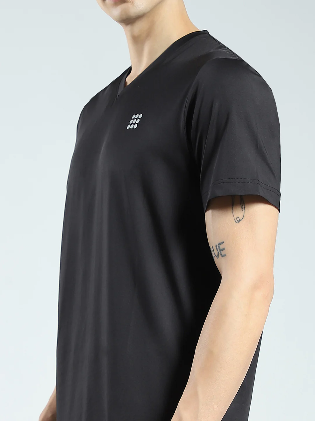 Rock.it Men Black Solid V Neck Half Sleeve T-Shirt - Image 6