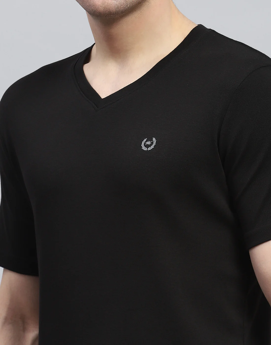 Men Black Solid V Neck Half Sleeve T-Shirt - Image 7
