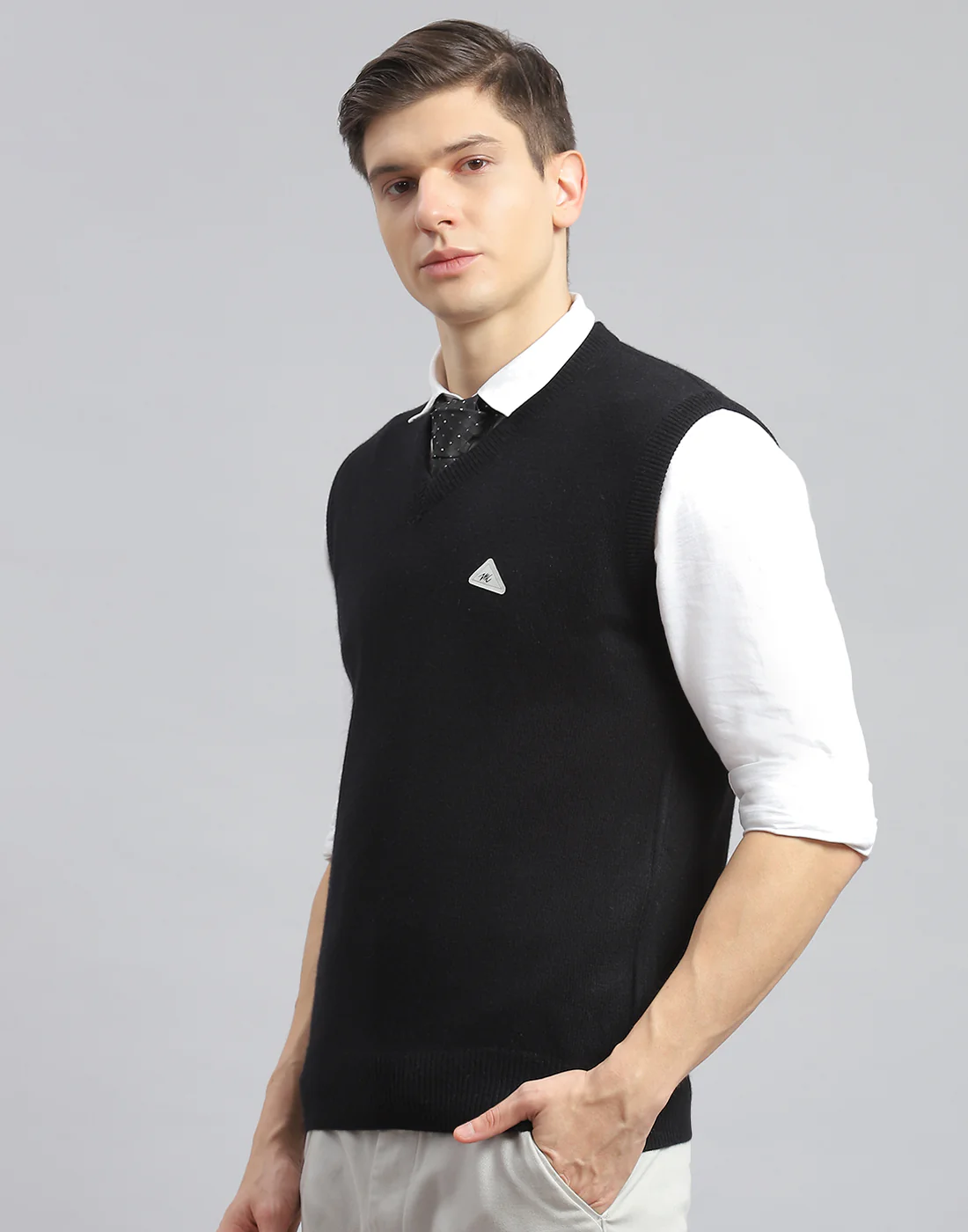 Men Black Solid V Neck Sleeveless Sweater - Image 2