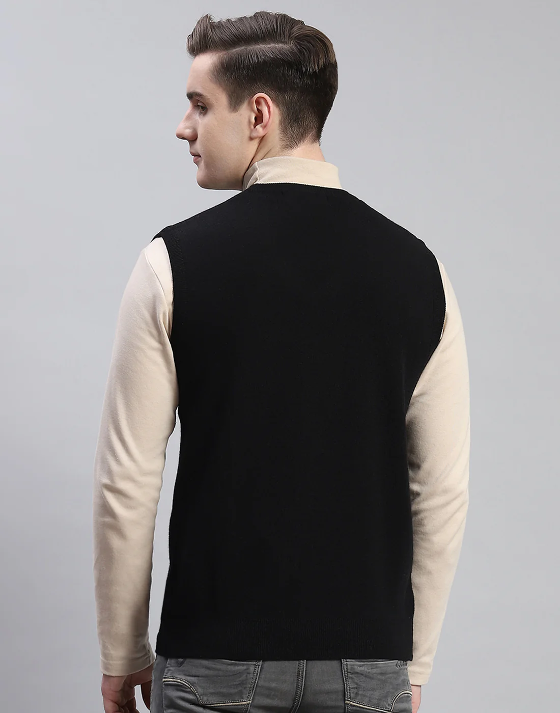 Men Black Solid V Neck Sleeveless Sweater - Image 6