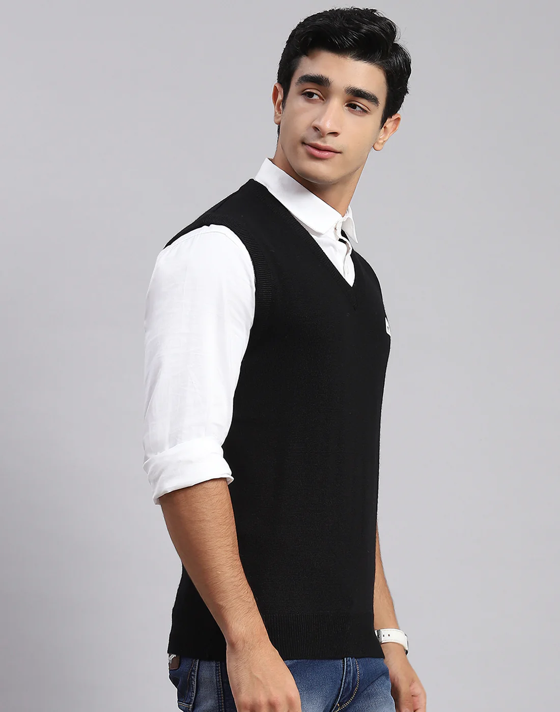 Men Black Solid V Neck Sleeveless Sweater - Image 5