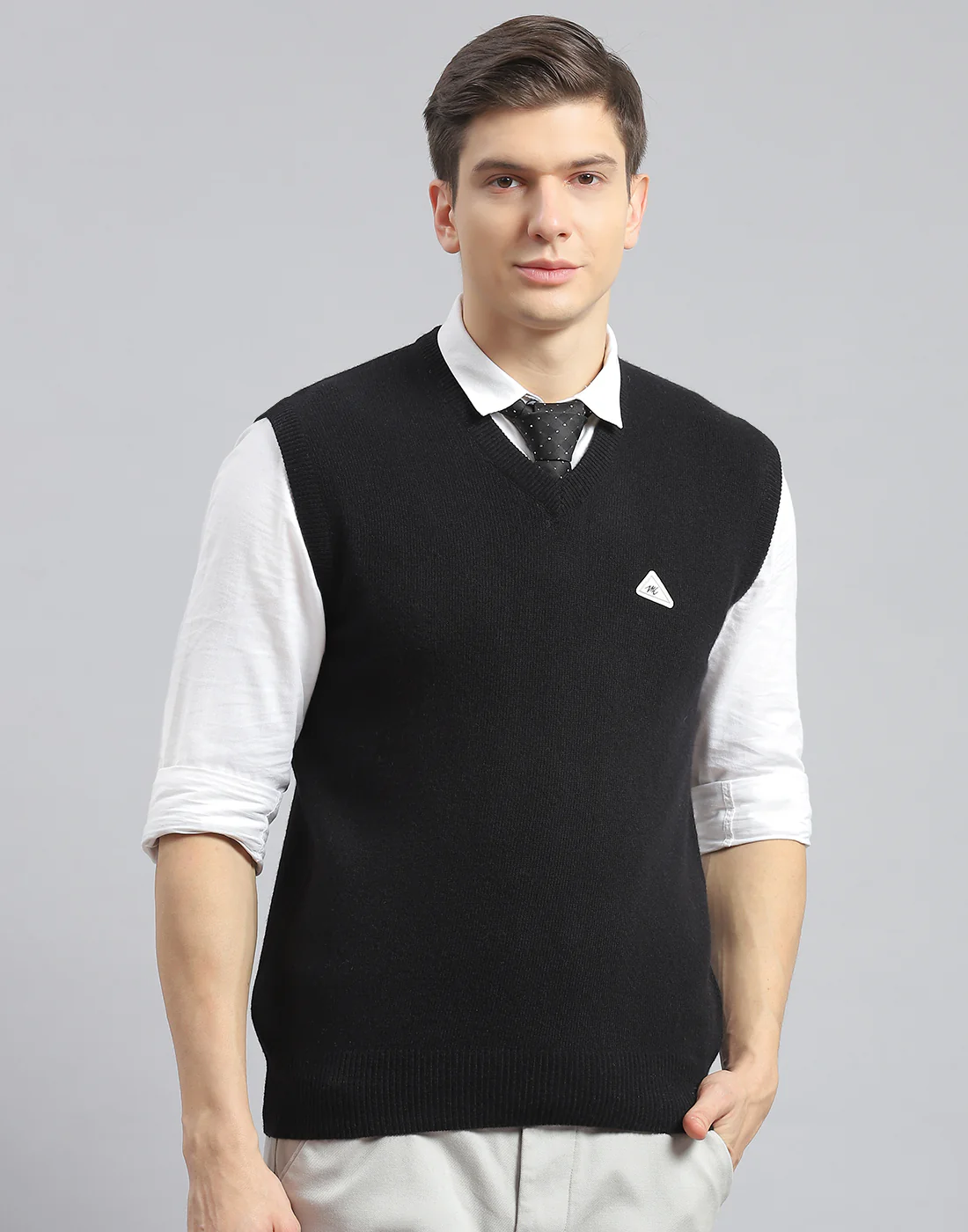 Men Black Solid V Neck Sleeveless Sweater - Image 2