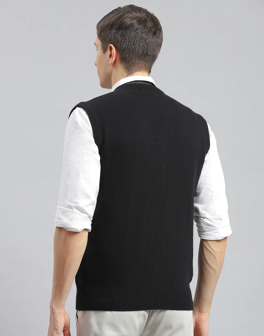 Men Black Solid V Neck Sleeveless Sweater - Image 5