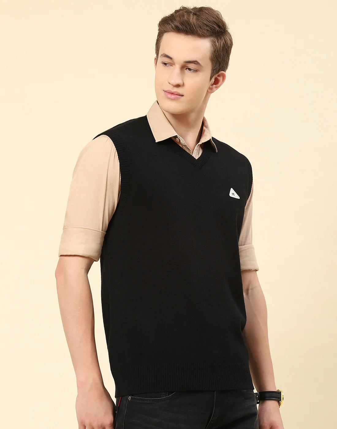 Men Black Solid V Neck Sleeveless Sweater - Image 4
