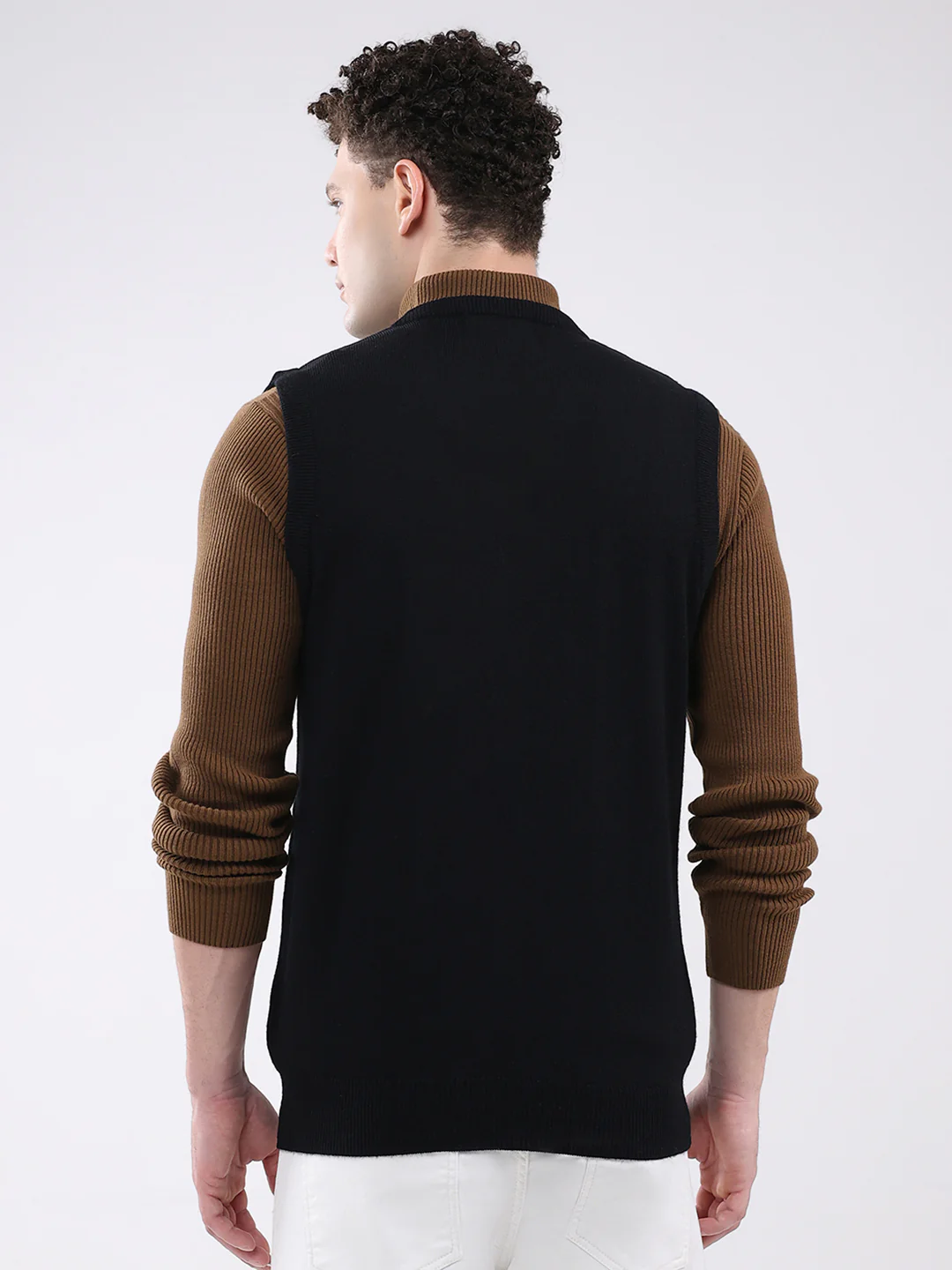 Men Black Solid V Neck Sleeveless Sweater - Image 5