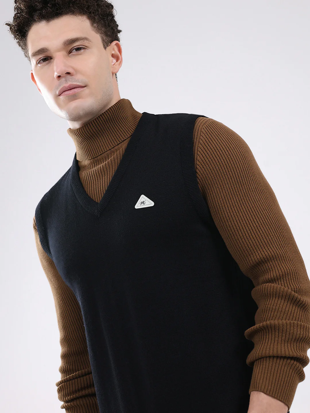 Men Black Solid V Neck Sleeveless Sweater - Image 6