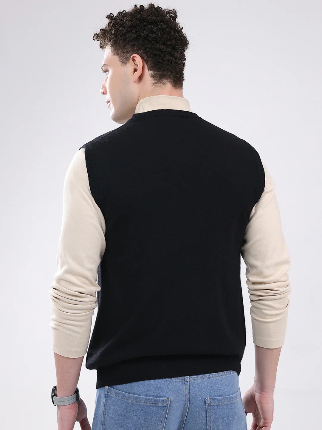 Men Black Solid V Neck Sleeveless Sweater - Image 5