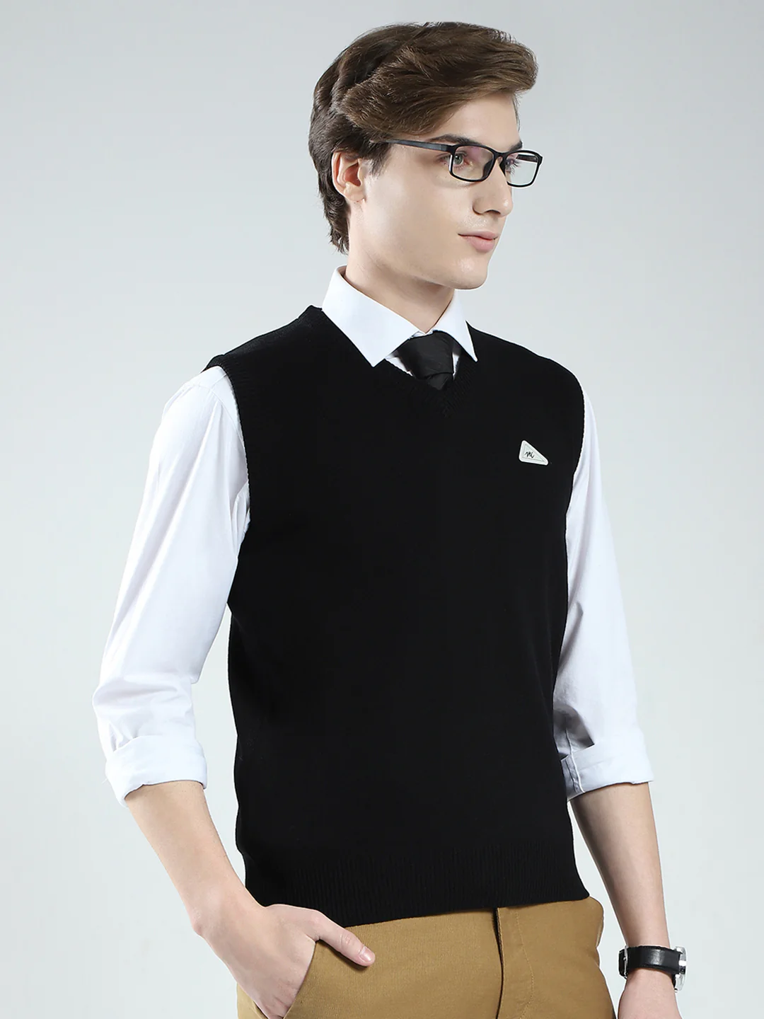 Men Black Solid V Neck Sleeveless Sweater - Image 4