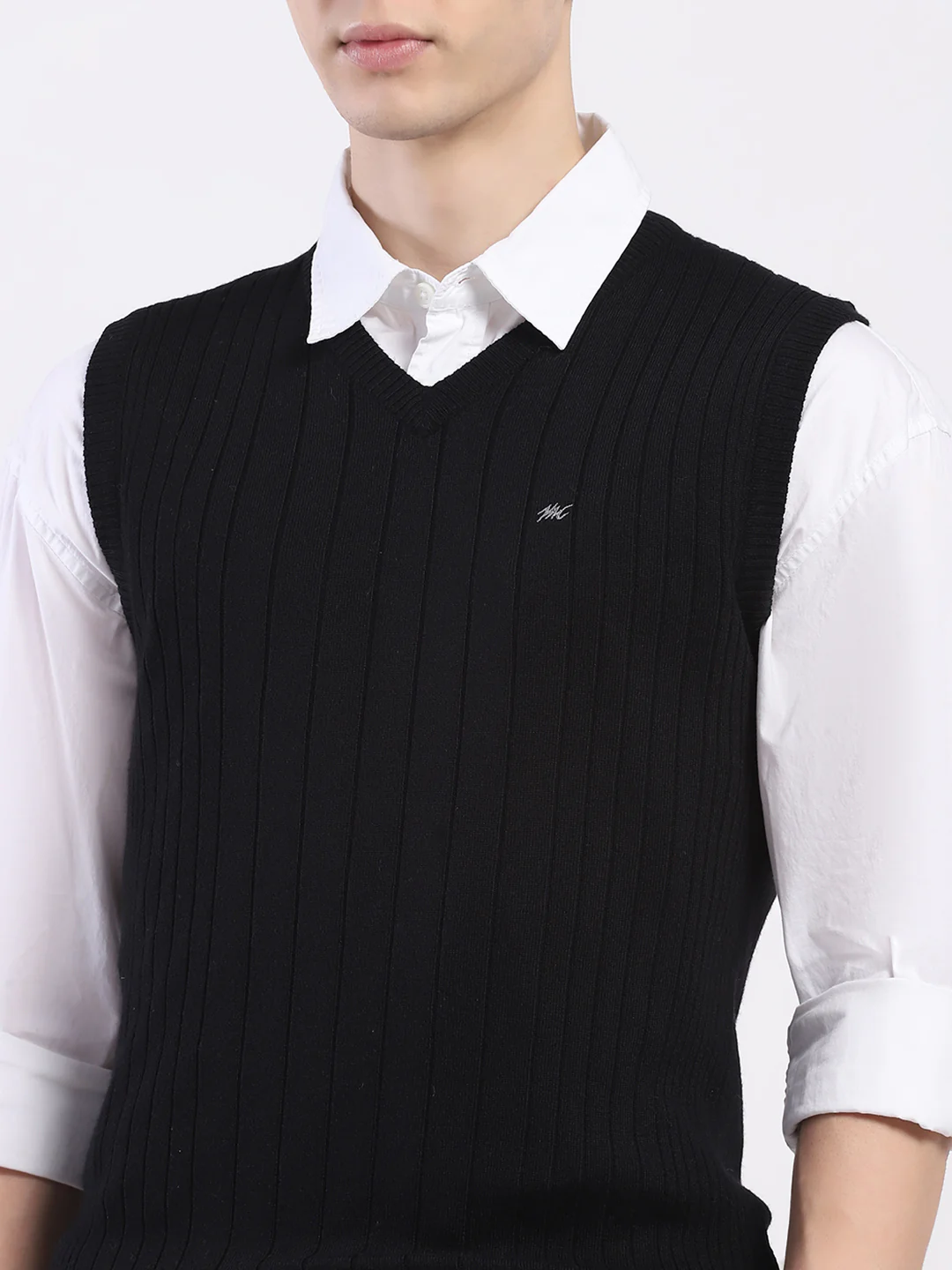 Men Black Solid V Neck Sleeveless Sweater - Image 7