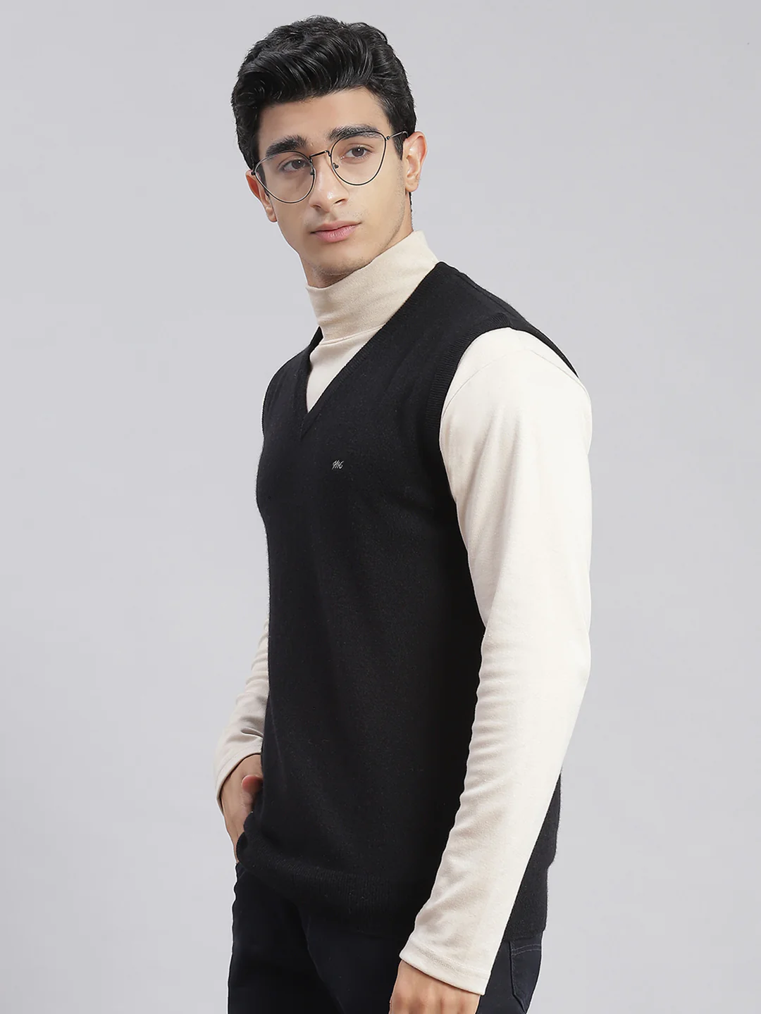 Men Black Solid V Neck Sleeveless Sweaters/Pullovers - Image 3