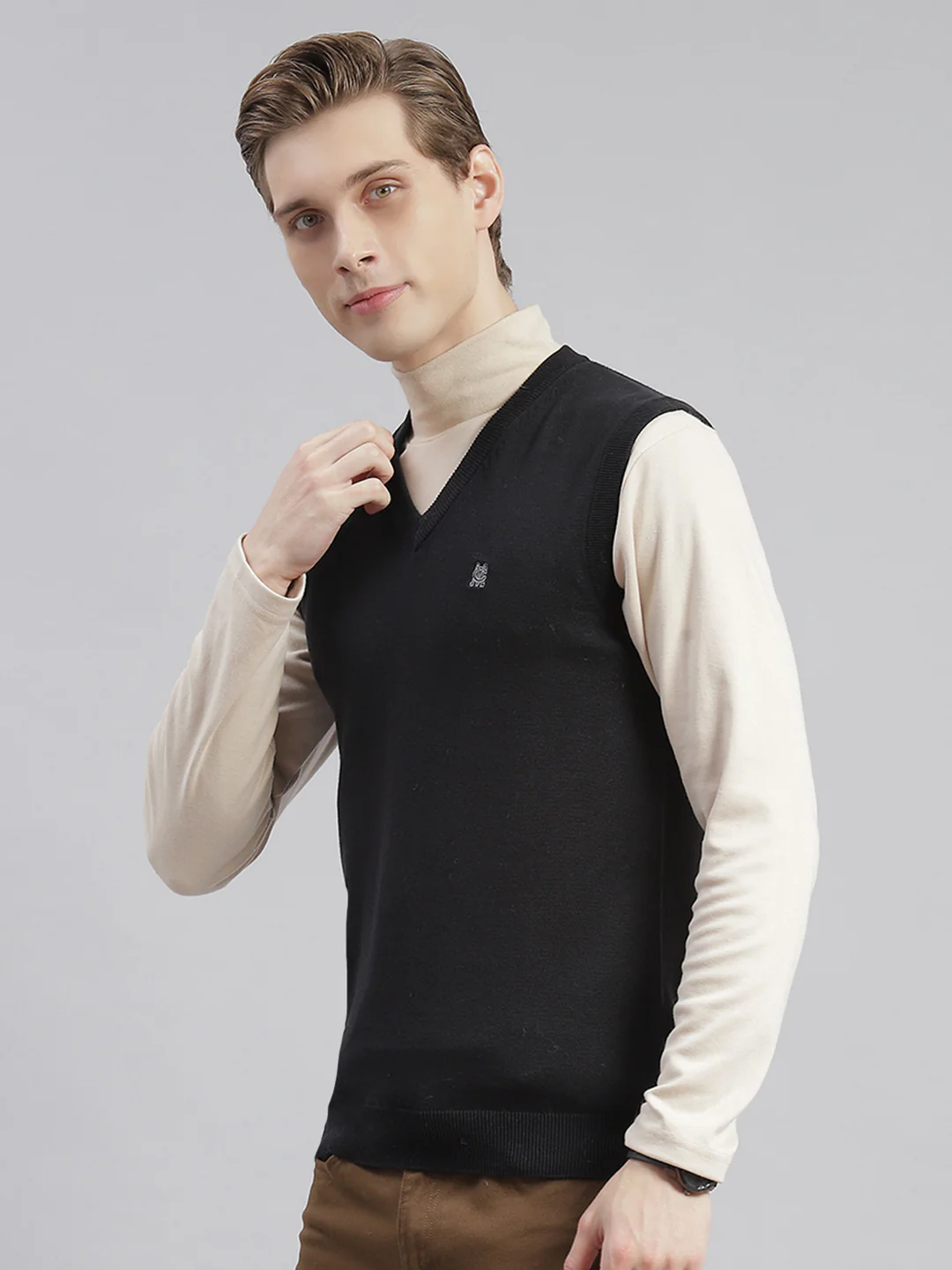 Men Black Solid V Neck Sleeveless Sweaters/Pullovers - Image 2
