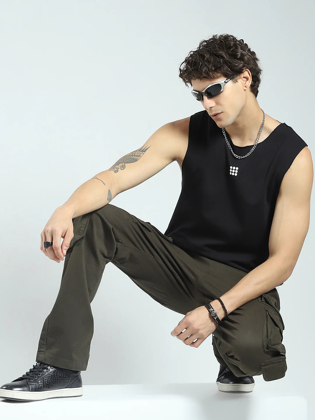 Rock.it Men Black Solid Round Neck Sleeveless T-Shirt - Image 2