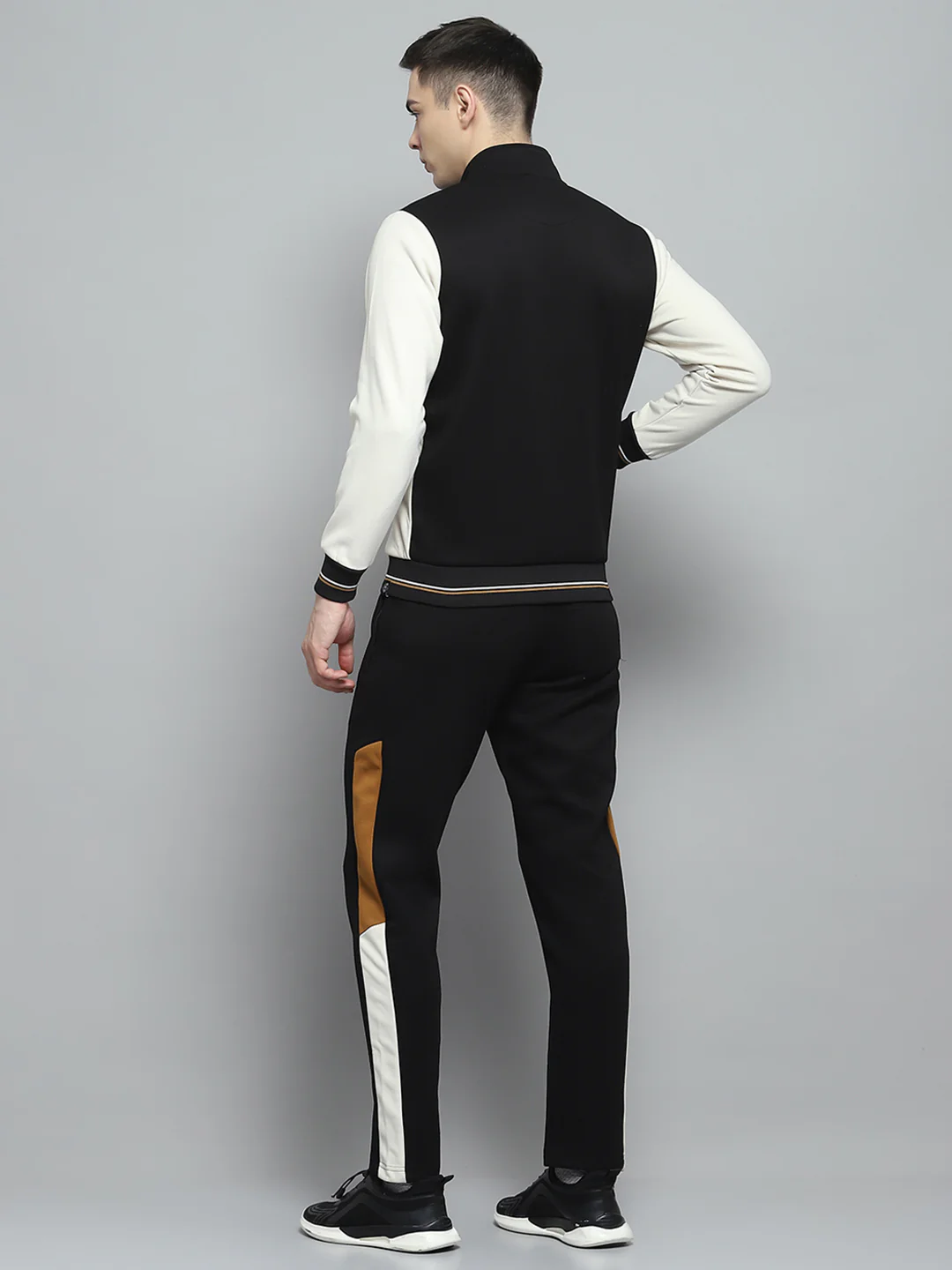 Men Black & White Printed Mock Neck Full Sleeve Winter Tracksuit - Image 5
