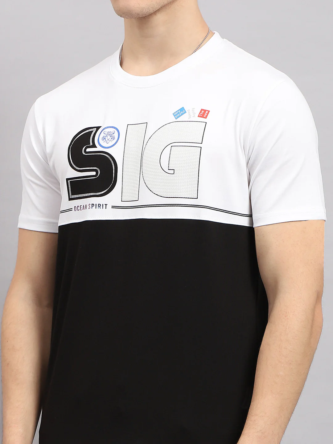 Men Black & White Printed Round Neck Half Sleeve T-Shirt - Image 6