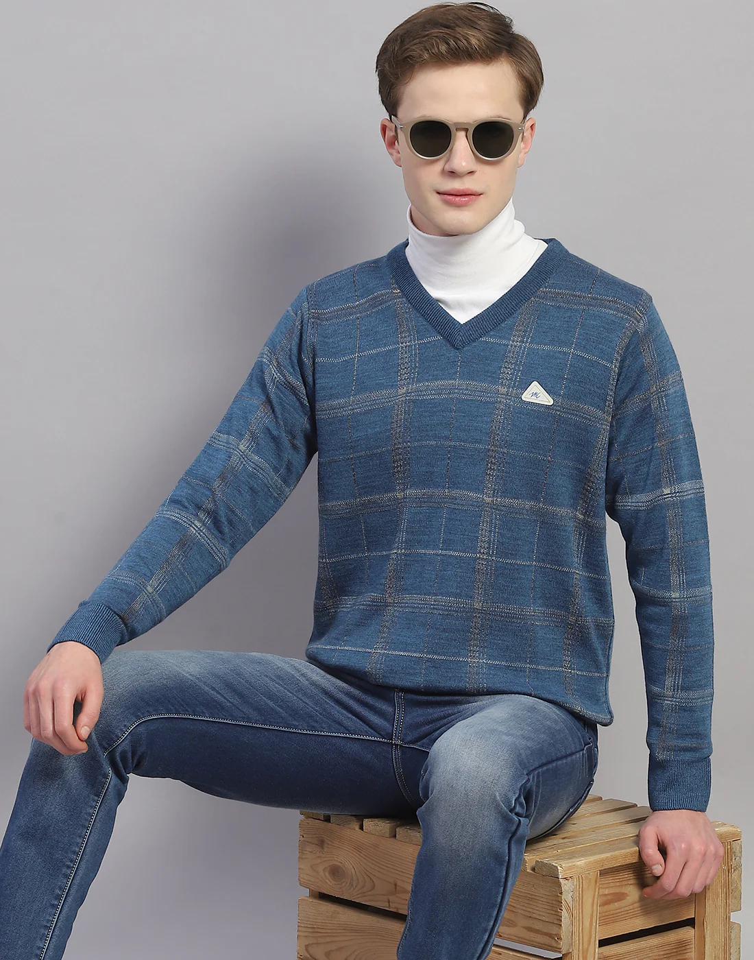 Men Blue Check V Neck Full Sleeve Pullover - Image 6