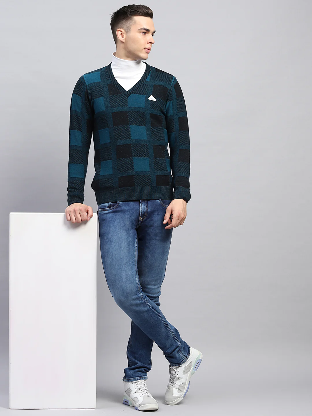 Men Blue Check V Neck Full Sleeve Pullover - Image 2