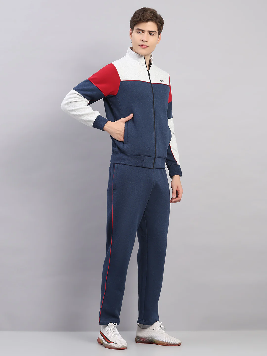 Men Blue Colourblocked Stand Collar Full Sleeve Winter Tracksuit - Image 4