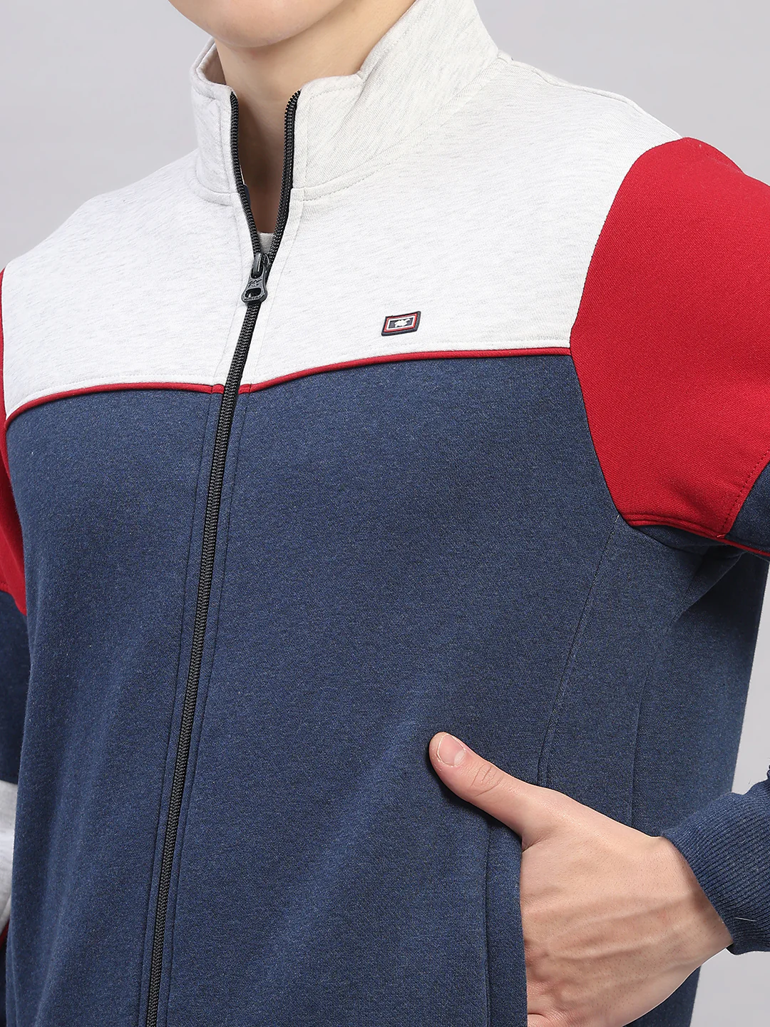 Men Blue Colourblocked Stand Collar Full Sleeve Winter Tracksuit - Image 8