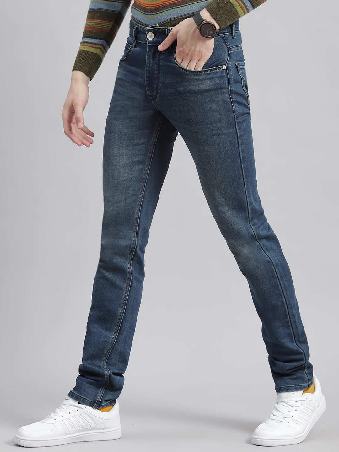 Men Blue Light Wash Narrow Fit Denims - Image 3