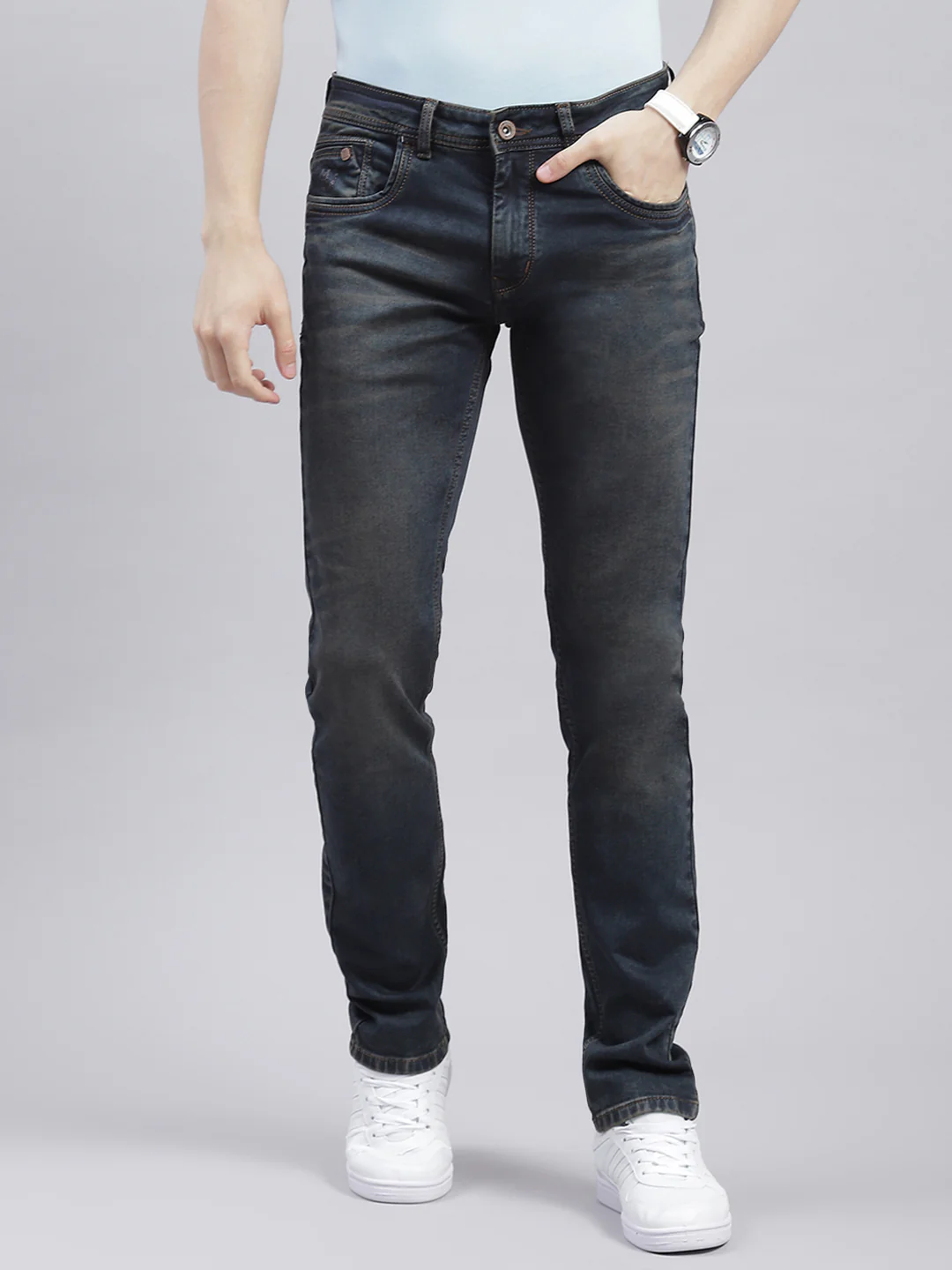 Men Blue Light Wash Narrow Fit Denims - Image 2