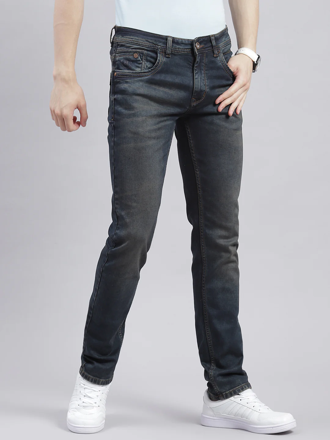 Men Blue Light Wash Narrow Fit Denims - Image 4
