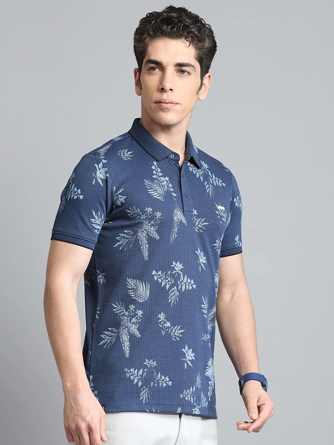 Men Blue Printed Collar Half Sleeve T-Shirt - Image 4