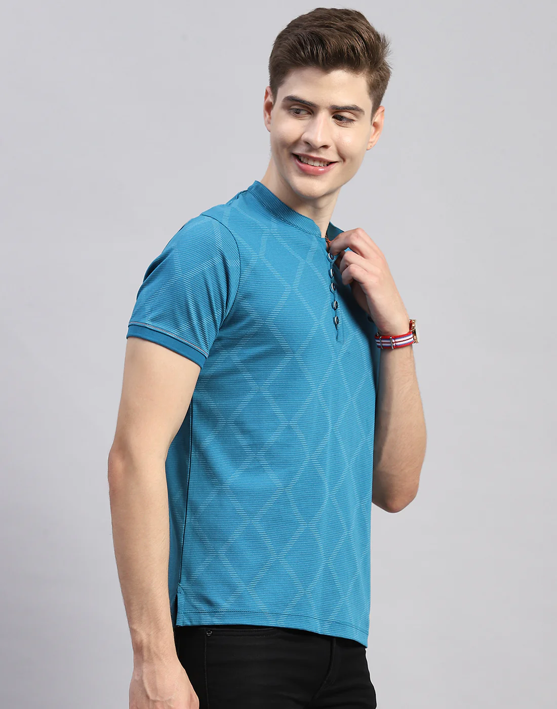Men Blue Printed Mandarin Neck Half Sleeve T-Shirt - Image 4