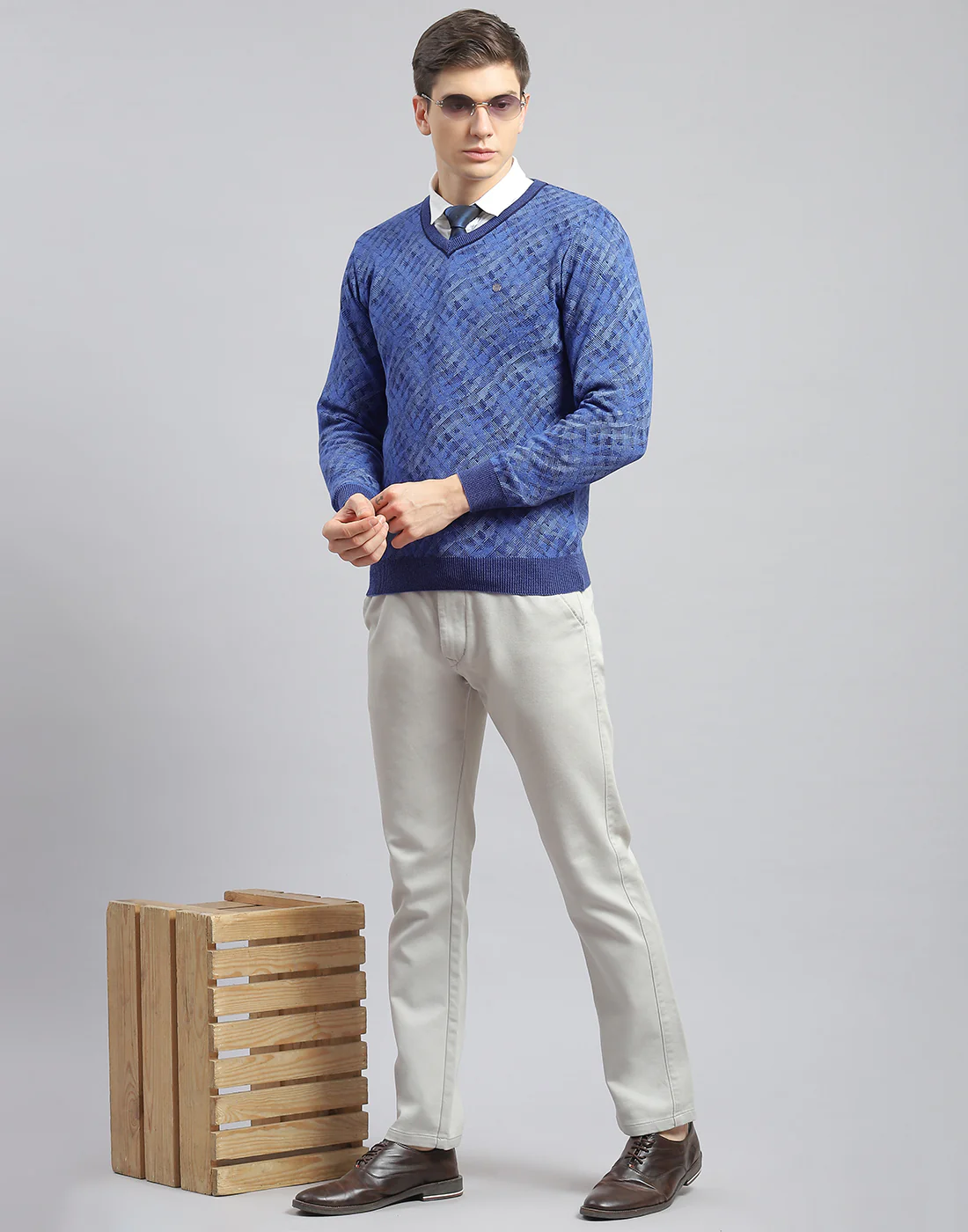 Men Blue Self Design V Neck Full Sleeve Pullover - Image 2