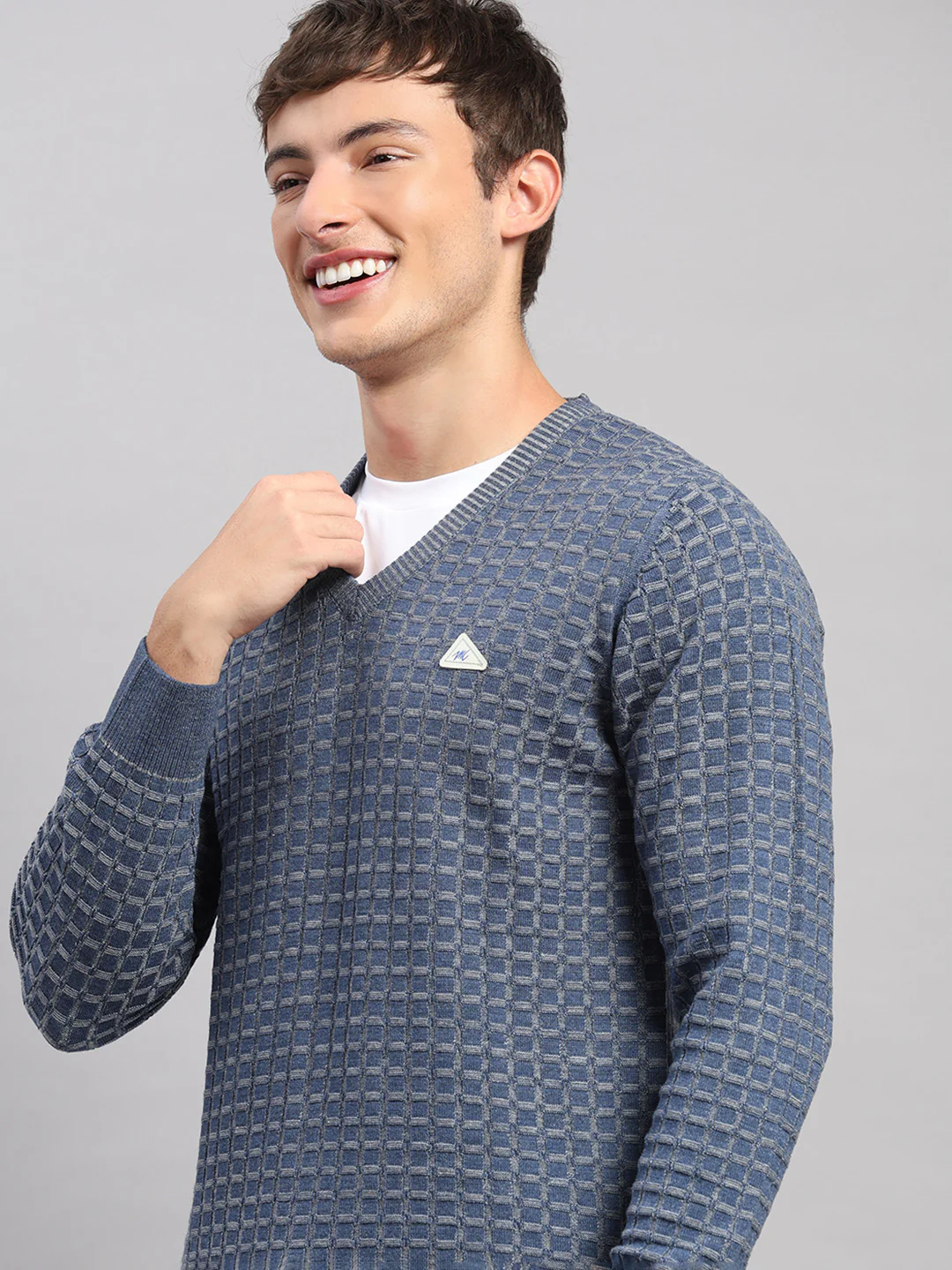 Men Blue Self Design V Neck Full Sleeve Pullover - Image 7