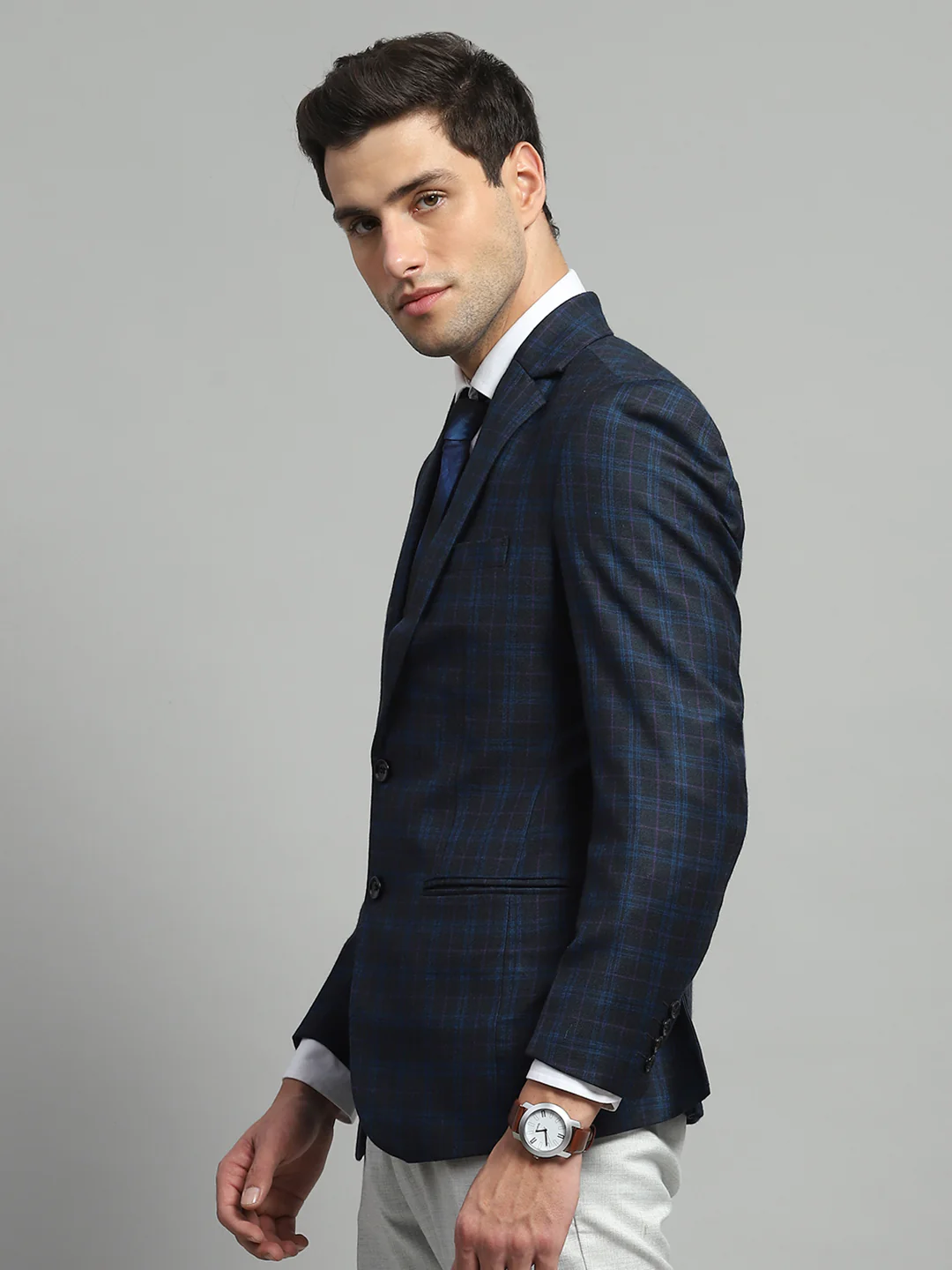 Luxuria Men Blue Solid Notch Lapel Collar Full Sleeve Blazer - Image 3