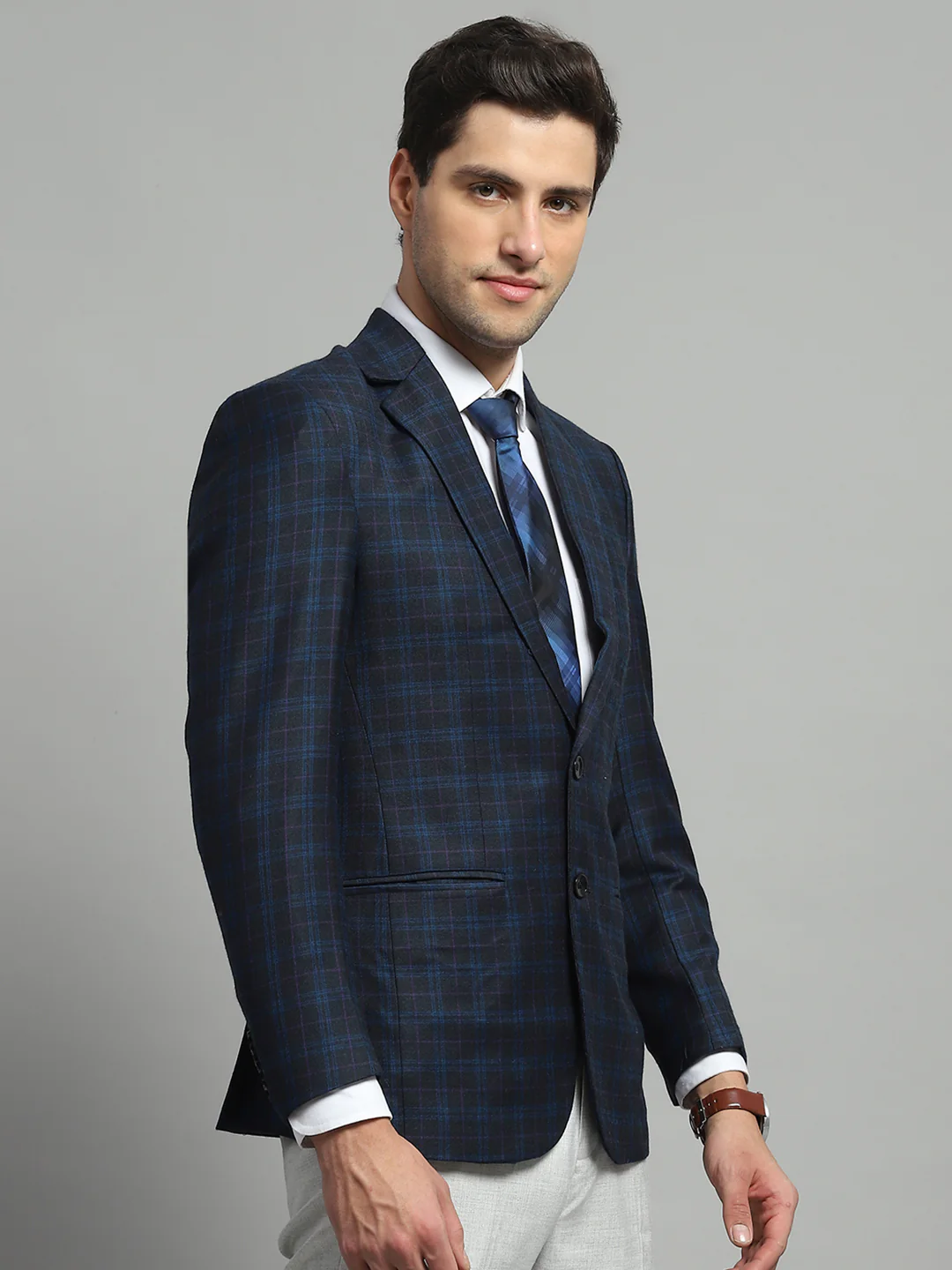 Luxuria Men Blue Solid Notch Lapel Collar Full Sleeve Blazer - Image 4