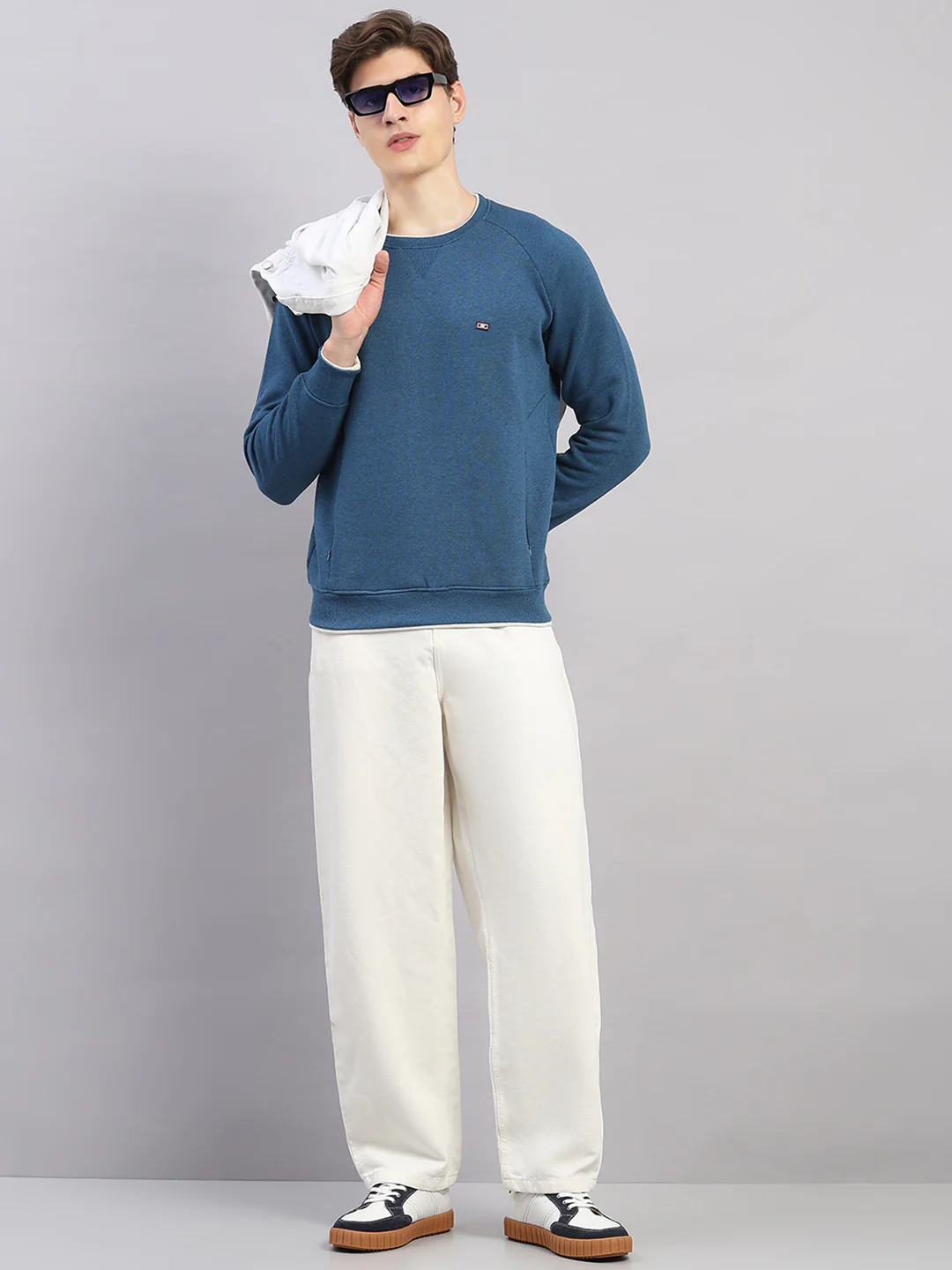 Men Blue Solid Round Neck Full Sleeve Sweatshirt - Image 2