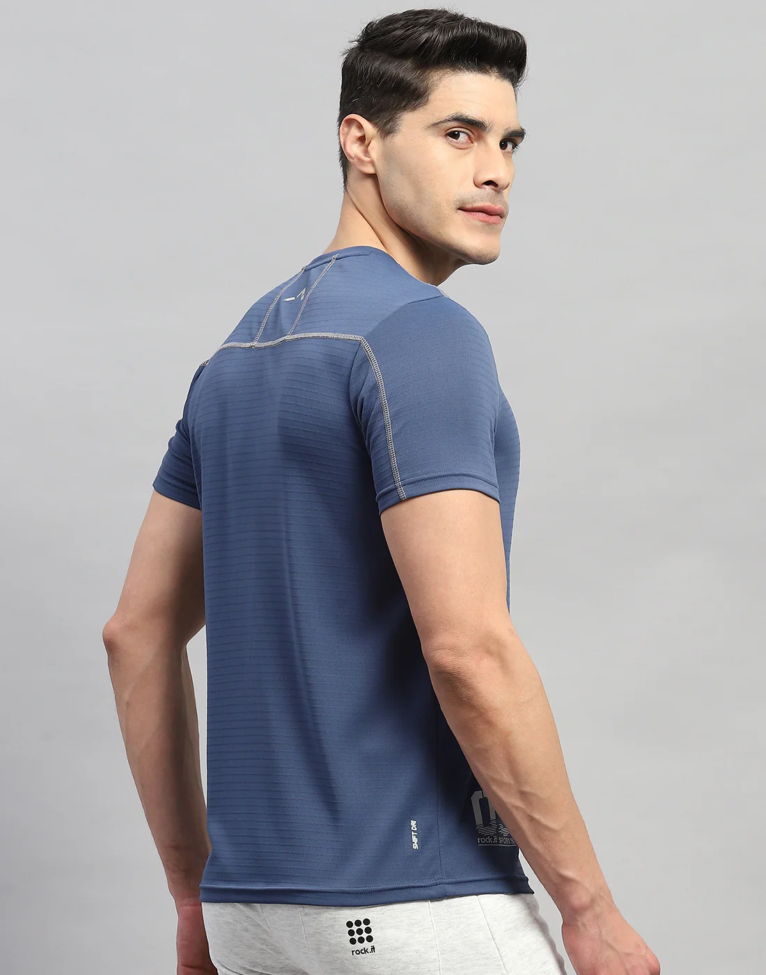 Rock.it Men Blue Solid Round Neck Half Sleeve T-Shirt - Image 5