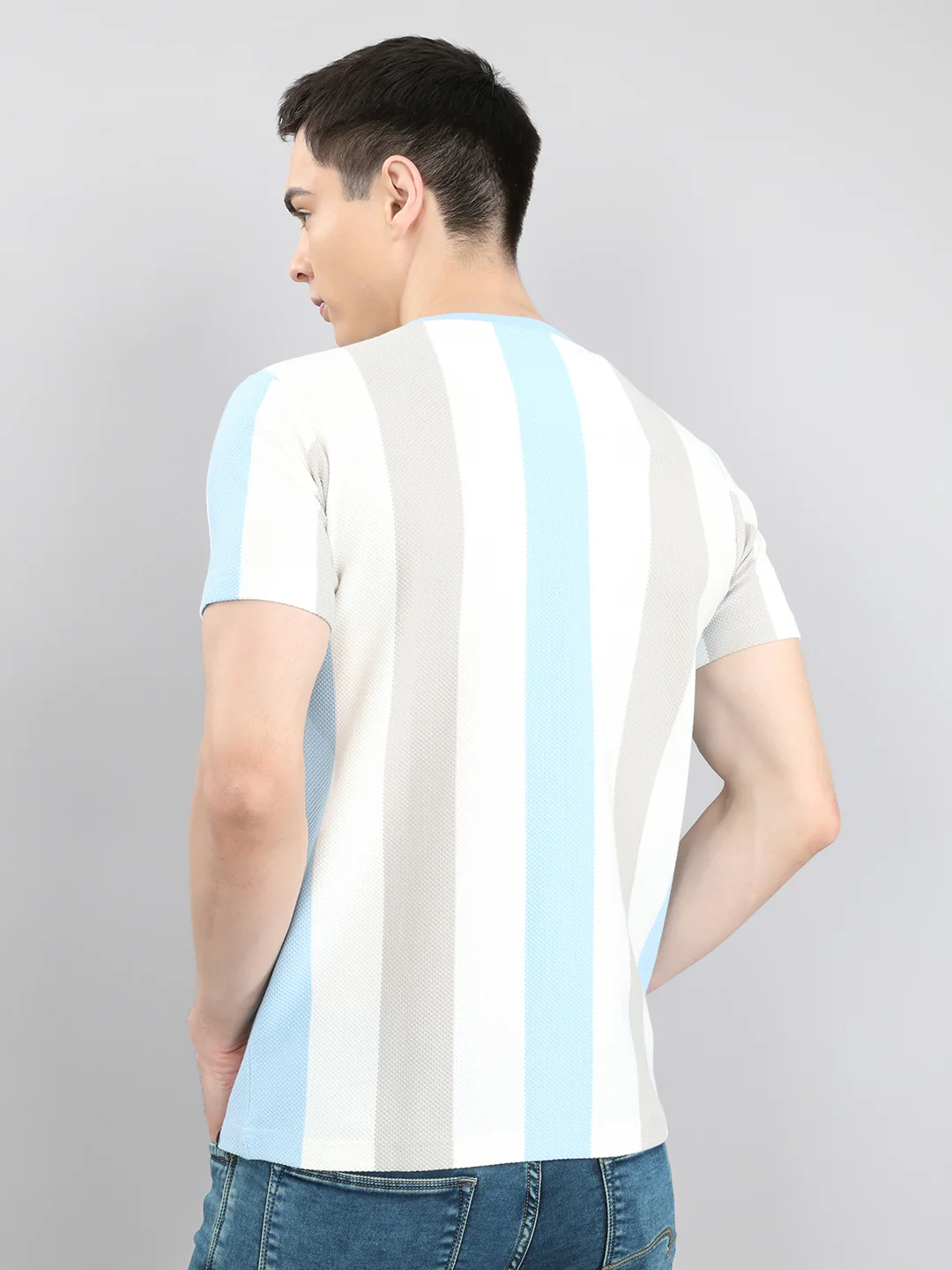 Men Blue Solid Round Neck Half Sleeve T-Shirt - Image 4