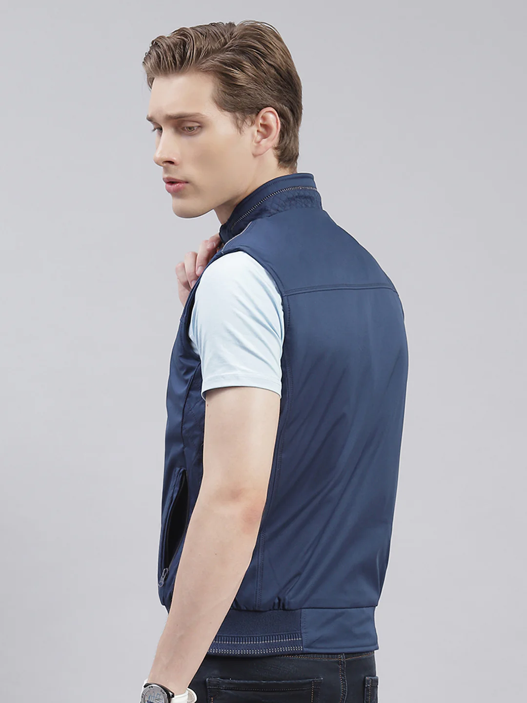 Men Blue Solid Stand Collar Sleeveless Jackets - Image 5