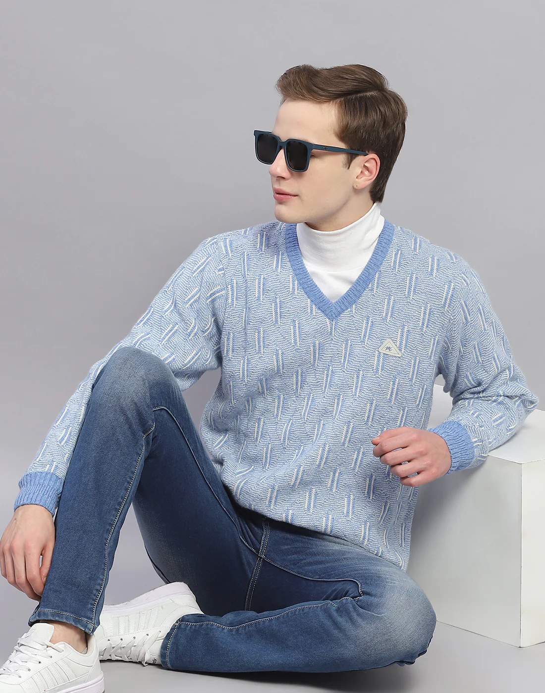 Men Blue Solid V Neck Full Sleeve Pullover - Image 6