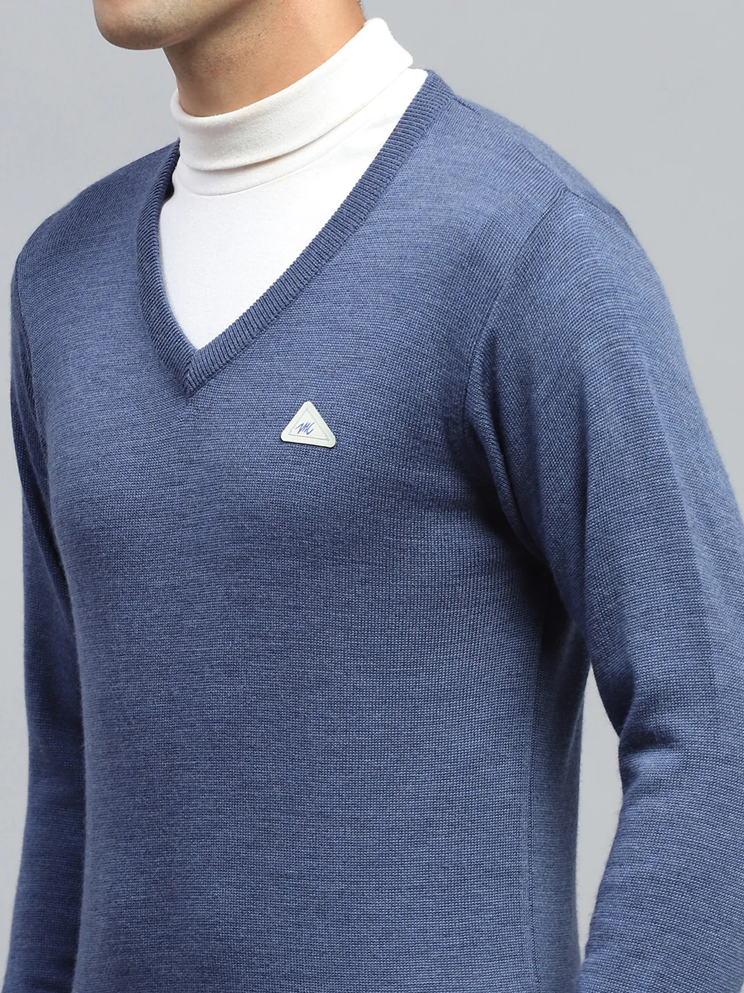 Men Blue Solid V Neck Full Sleeve Pullover - Image 6