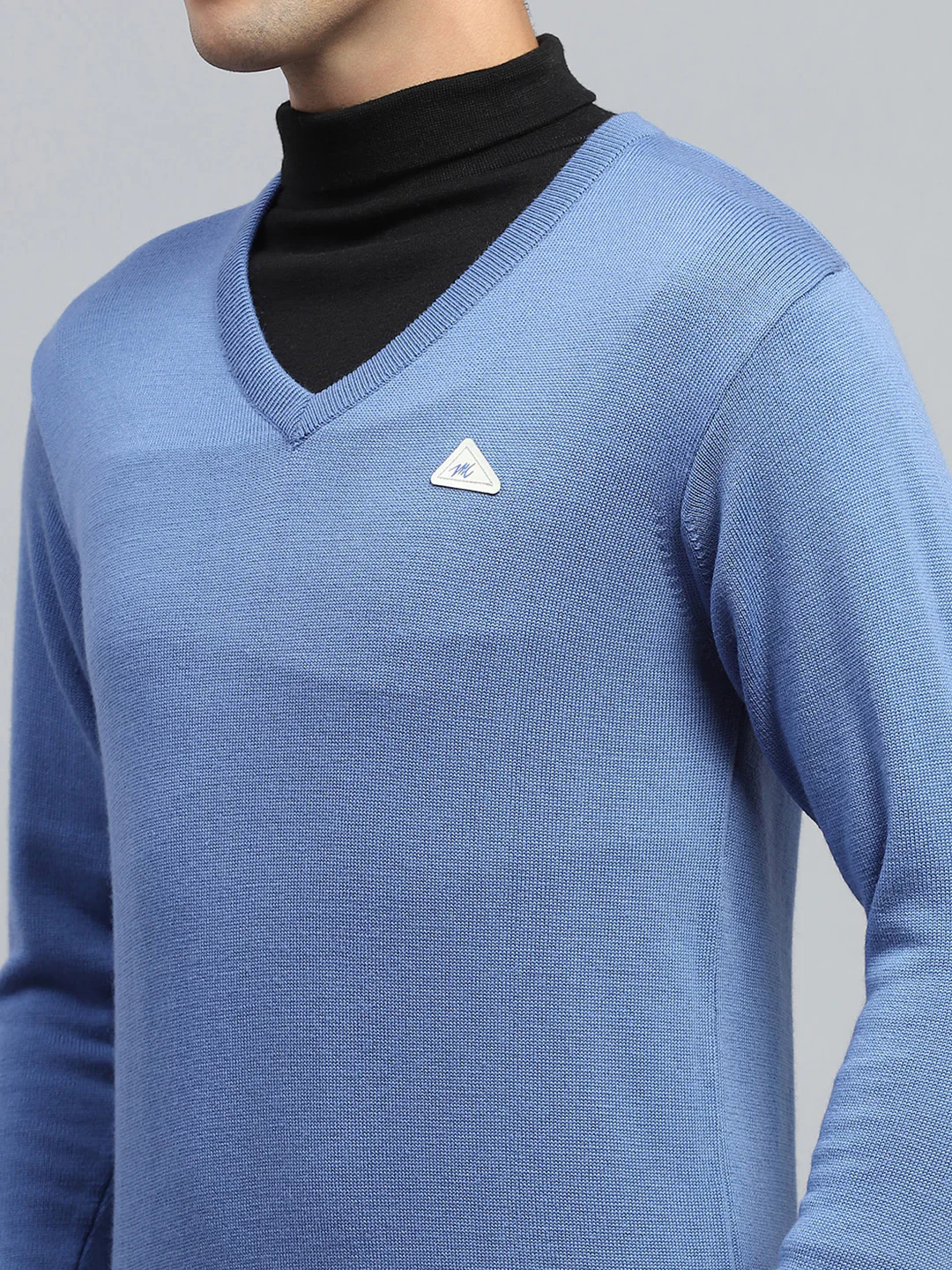 Men Blue Solid V Neck Full Sleeve Pullover - Image 6