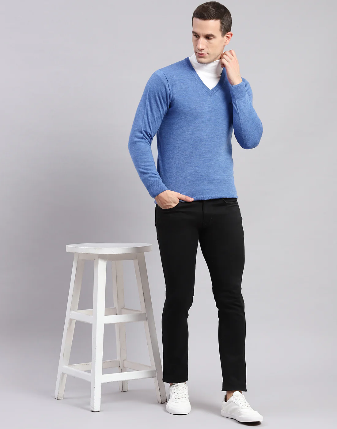Men Blue Solid V Neck Full Sleeve Pullover - Image 5