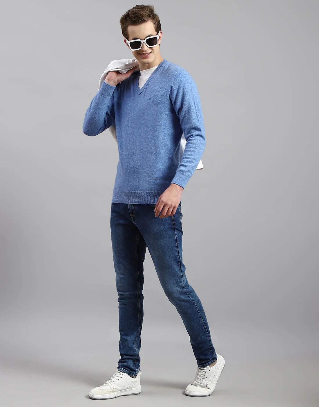 Men Blue Solid V Neck Full Sleeve Pullover - Image 2