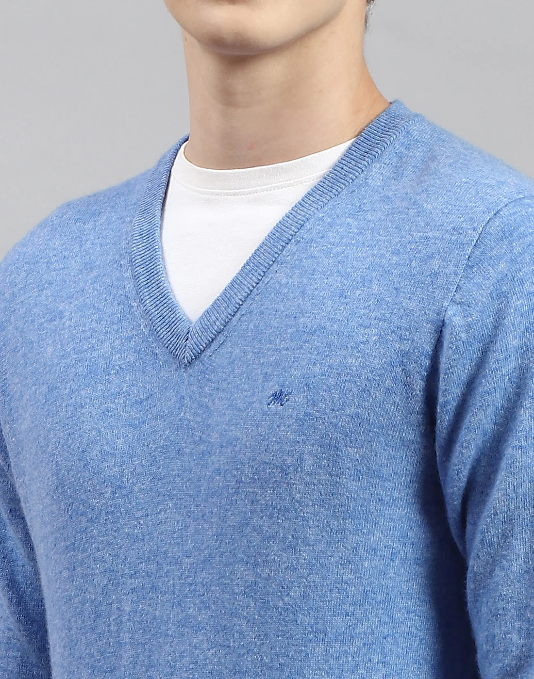 Men Blue Solid V Neck Full Sleeve Pullover - Image 6