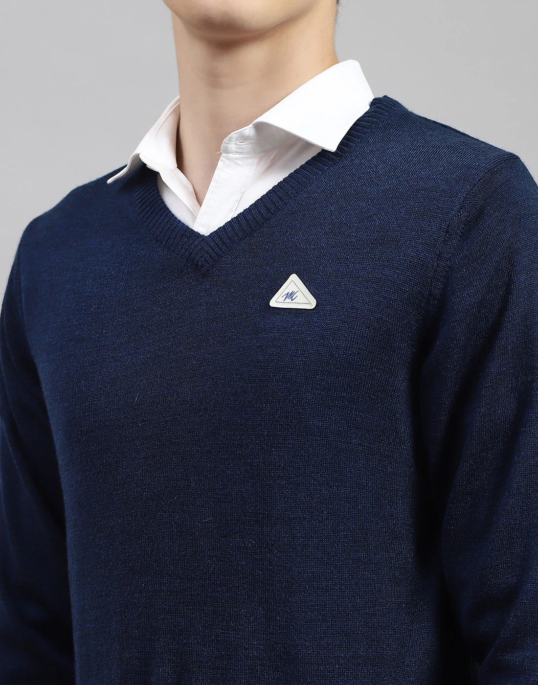 Men Blue Solid V Neck Full Sleeve Pullover - Image 6