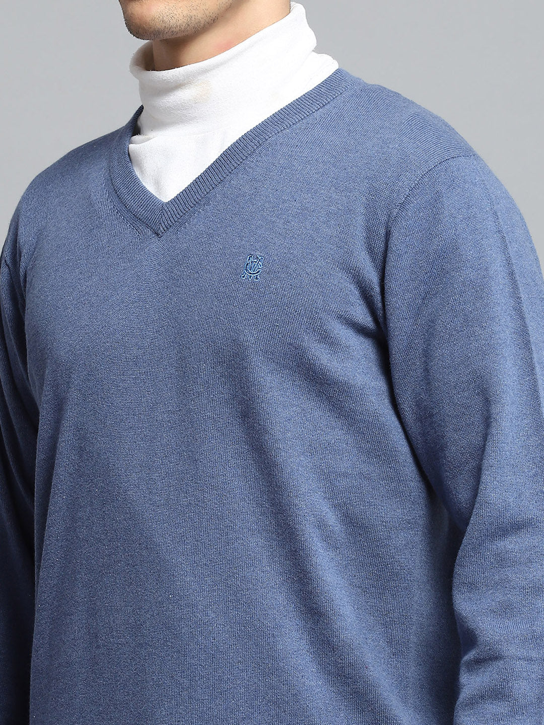 Men Blue Solid V Neck Full Sleeve Pullover - Image 6