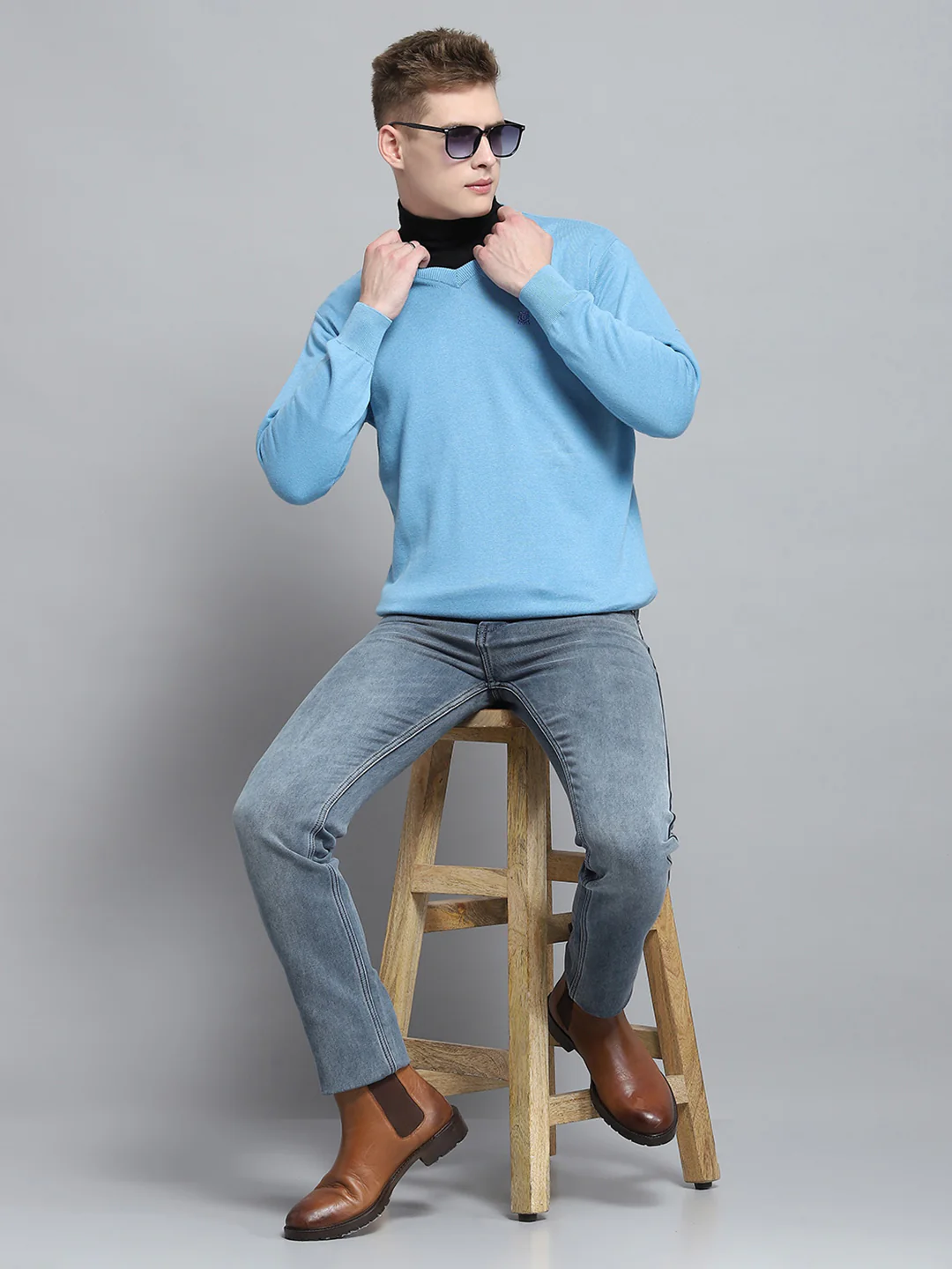Men Blue Solid V Neck Full Sleeve Pullover - Image 2