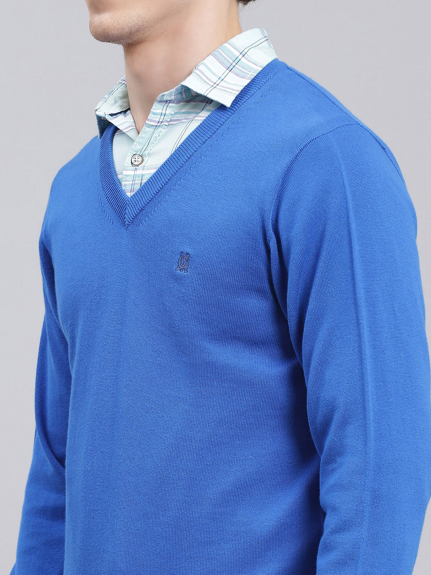 Men Blue Solid V Neck Full Sleeve Pullover - Image 6