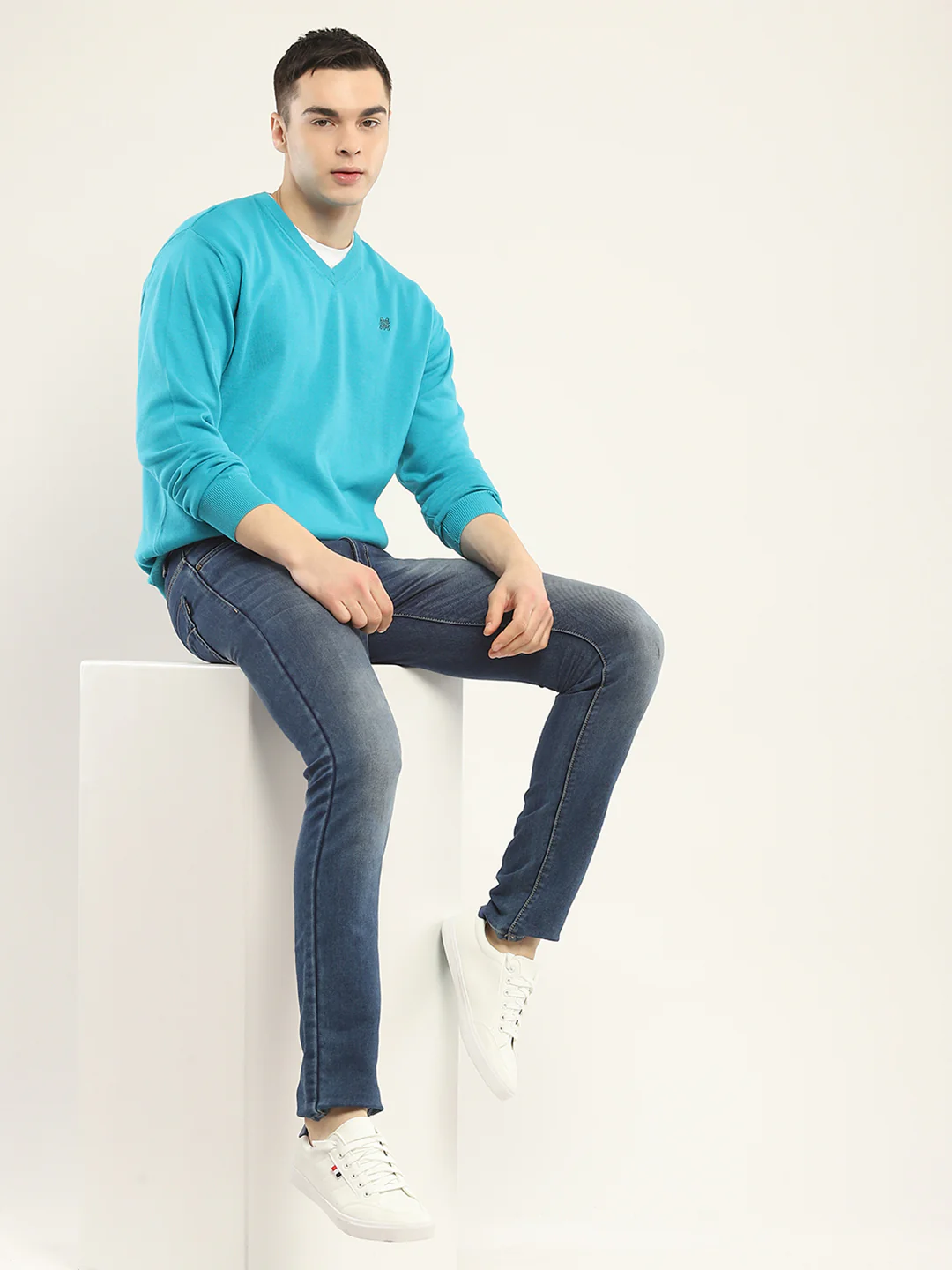 Men Blue Solid V Neck Full Sleeve Pullover - Image 2