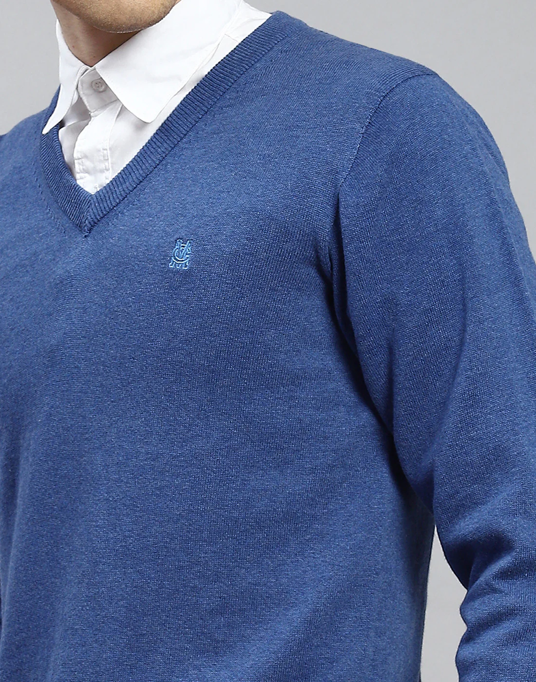 Men Blue Solid V Neck Full Sleeve Pullover - Image 6